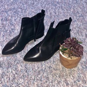 Very comfortable Ankle boots.